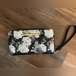 BETSEY JOHNSON BLACK AND WHITE FLORAL WRISTLET ZIP AROUND WALLET
